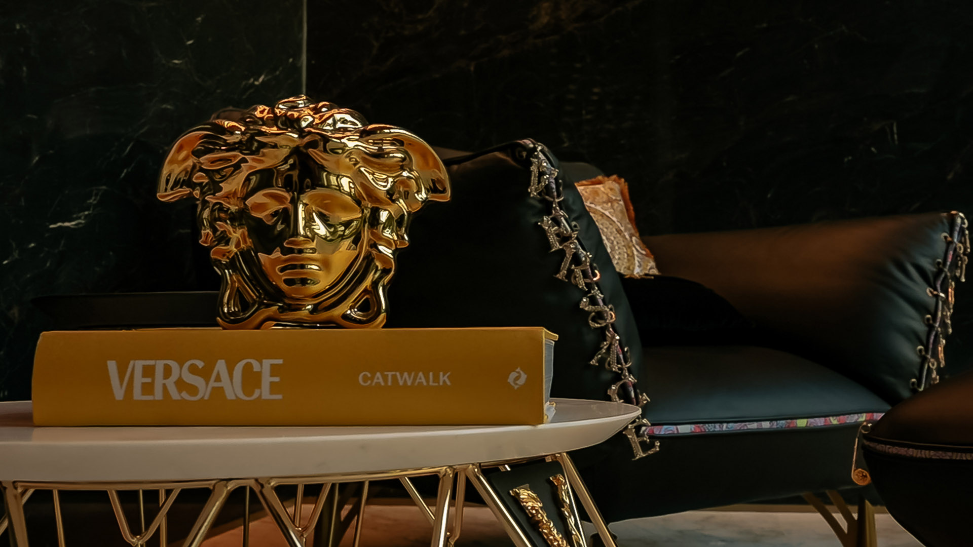 Foto do detalhe do hall de entrada — Villa Versace