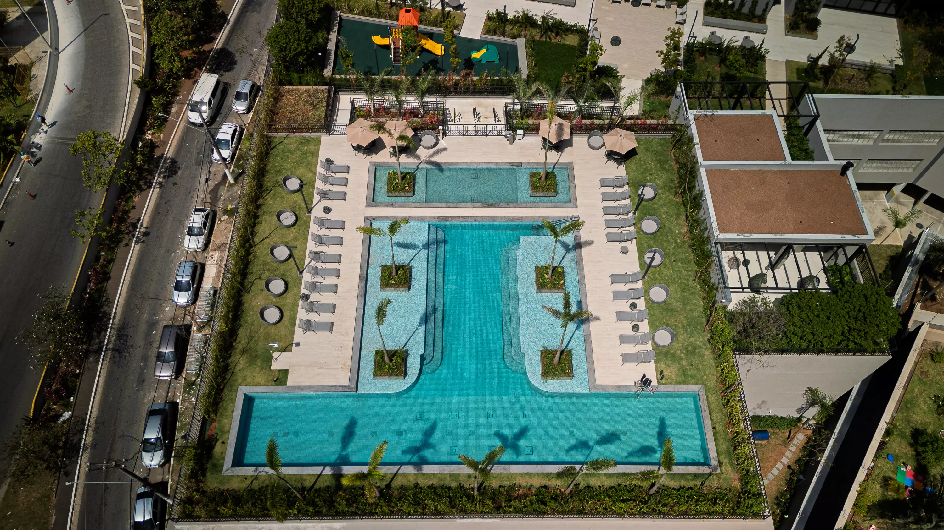 Foto do drone aéreo da piscina